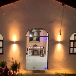 Homens armados invadem santuário, fazem fiéis reféns e sequestram diácono, em Campina Grande