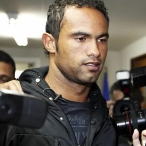 Goleiro Bruno é considerado foragido pela Justiça do Rio de Janeiro