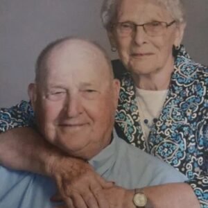 Juntos até o último suspiro: casal morre de mãos dadas após 70 anos