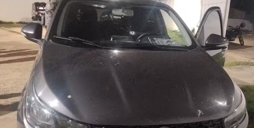 Criminosos atiram em carro de prefeito durante atentado no interior do RN