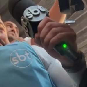 Repórter do SBT fica em meio a fogo cruzado durante tiroteio no Complexo da Maré, no Rio