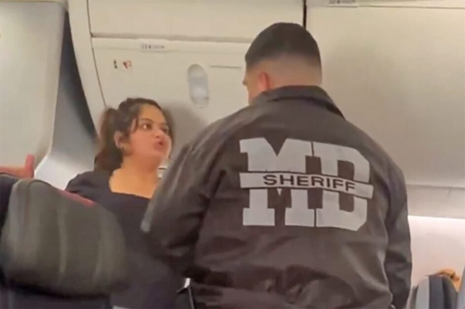 Após ouvir vídeo sem fones de ouvido, mulher é removida de voo da American Airlines