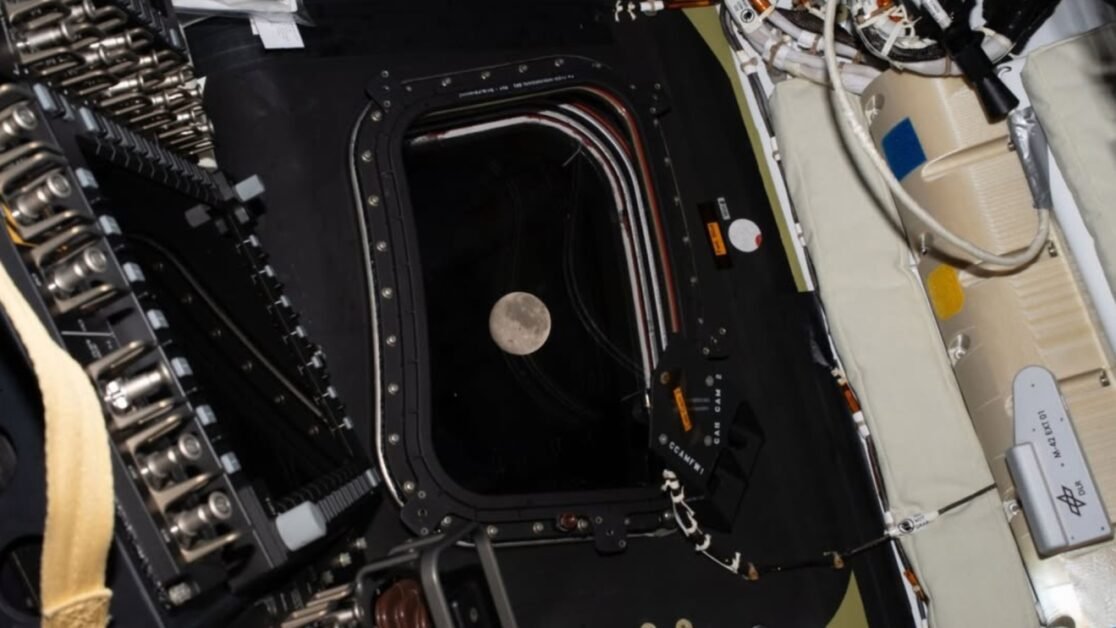 Artemis Il avança e nave Orion passa a ser “puxada” pela Lua