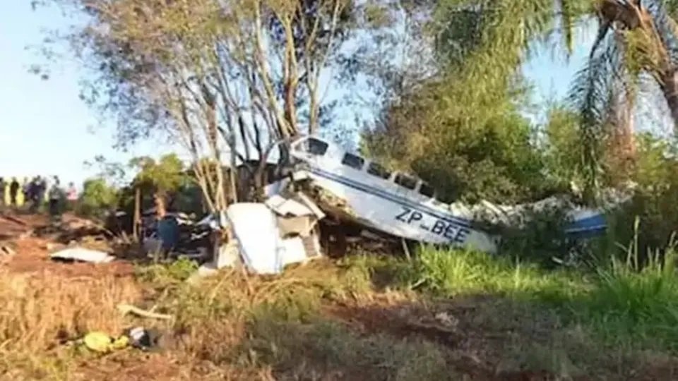 Avião com mais de R$ 15 milhões cai e é saqueado por moradores