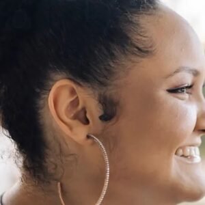 Cantora gospel de 21 anos morre após acidente em brinquedo de parque