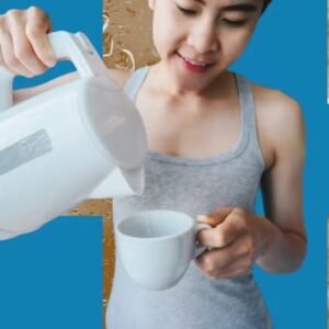 ‘Chinamaxxing’: moda de beber água quente de manhã realmente faz bem à saúde?