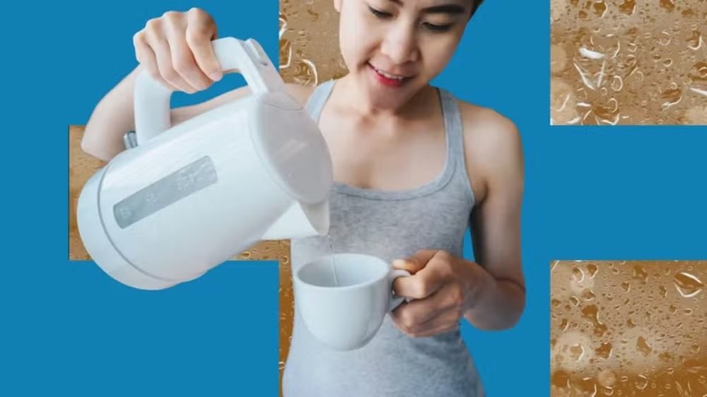 ‘Chinamaxxing’: moda de beber água quente de manhã realmente faz bem à saúde?