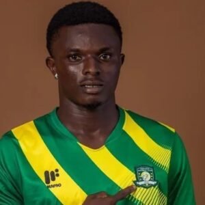 Jogador de 20 anos morre após ser baleado em ataque a ônibus de time