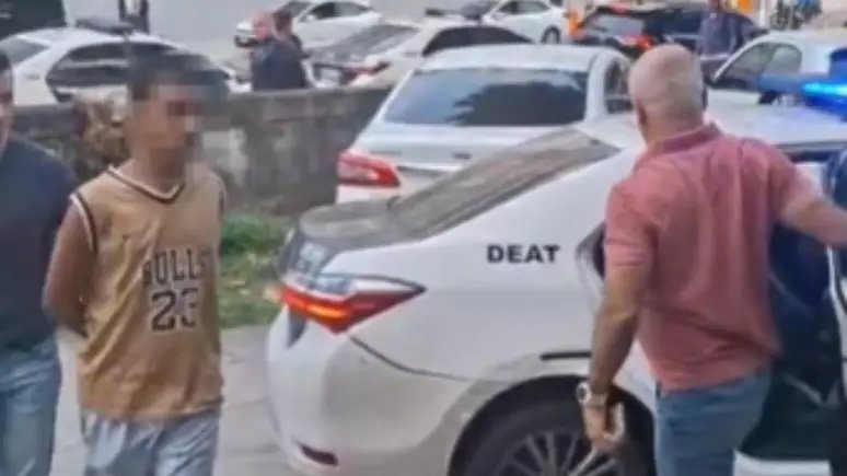Golpe da maquininha: homem é preso por cobrar de turista R$ 10 mil por espeto em Copacabana