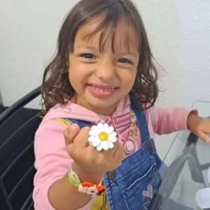 Menina morta pela mãe e padrasto foi enterrada viva, aponta perícia