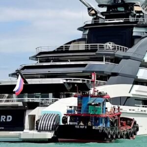 Superiate ligado a oligarca russo próximo de Putin cruza o Estreito de Ormuz