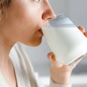 O que acontece com o corpo quando você para de beber leite? Saiba tudo