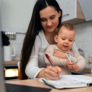 Mães professoras podem se inscrever em bolsas de estudo de R$ 5,2 mil mensais em novo programa da Capes