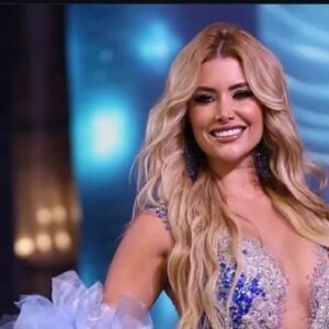 Miss Brasil cai no palco durante concurso internacional no Egito