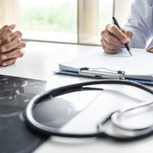 Atestado médico conta sábado, domingo e feriados? Saiba como funciona a regra trabalhista