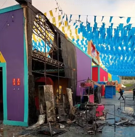Incêndio atinge barraca no Parque do Povo, em Campina Grande
