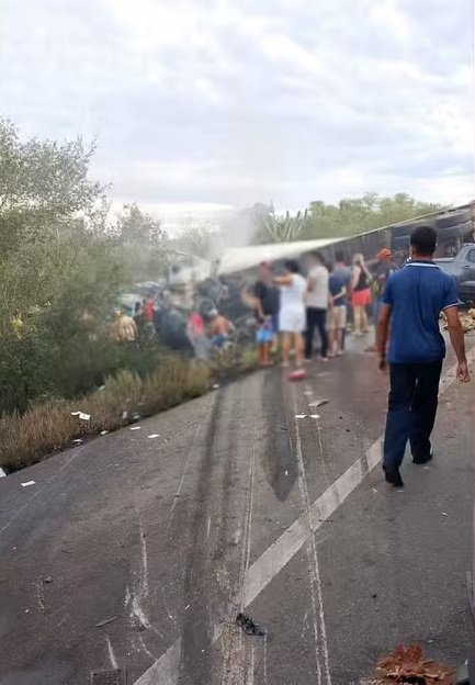 Vítimas de acidente com 16 mortos eram da mesma família e retornavam de festa de aniversário
