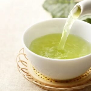 Chá verde substituindo café? Entenda efeitos de cada bebida no organismo
