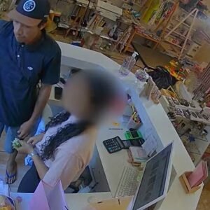 Assaltante de loja pede para vítima não chamar polícia: ‘confia em mim’
