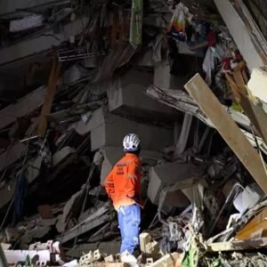 Quanto tempo uma pessoa pode sobreviver sob os escombros após um terremoto?