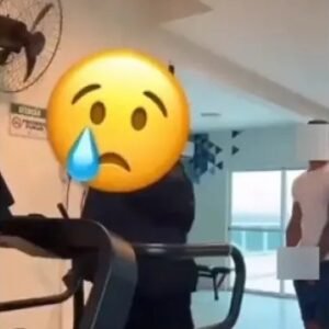 Homem é flagrado se masturbando atrás de mulher em academia