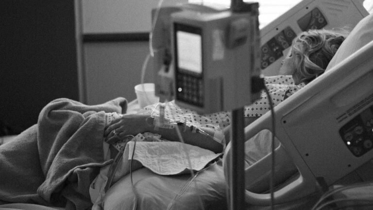 Mulher morre após ficar com intestino perfurado em colonoscopia