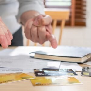 Dívida impagável? Especialistas explicam como renegociar e recuperar o controle financeiro