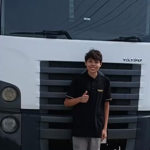Caminhoneiro parado pela PM por parecer criança coleciona perrengues