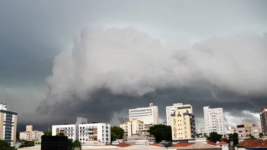 Fenômeno ‘cavado’ traz chuva forte para seis estados do Brasil