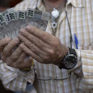 Governo eleva estimativa e faz novo cálculo para salário mínimo em 2027; veja valor