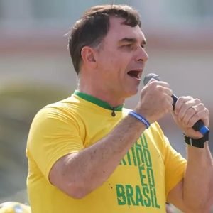 Justiça Eleitoral derruba propaganda do PT sobre Flávio Bolsonaro
