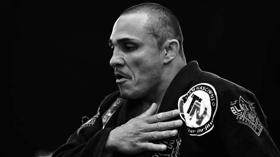 Lutador tetracampeão mundial de jiu-jitsu morre em acidente de moto