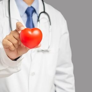Médico alerta: 7 sinais de problemas no coração que nunca deve ignorar