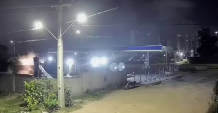 Criminosos explodem posto de combustíveis, trocam tiros com a PM e roubam R$40 mil