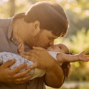 Salário-maternidade: quando o benefício pode ser pago ao pai?