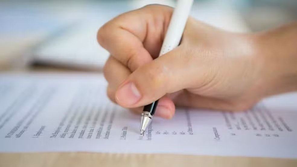 Concurso em prefeitura tem edital lançado com 195 vagas e salários de mais de R$ 4 mil