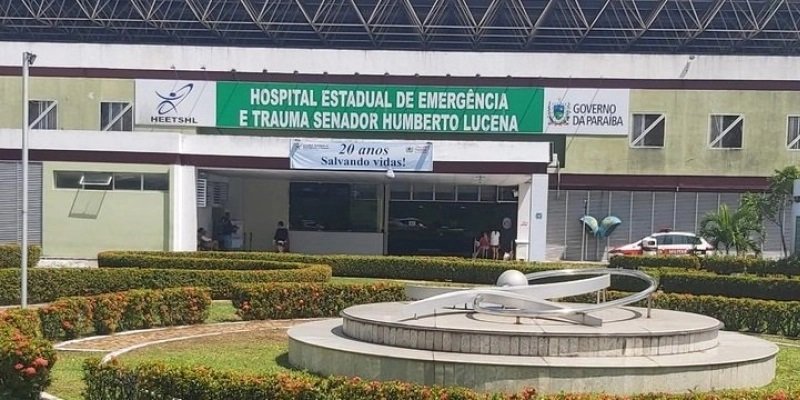 Mulher trans é hospitalizada após arrancar os próprios testículos para agradar o namorado