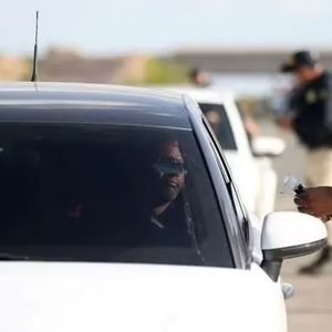 ‘Drogômetro’: novo aparelho que será usado nas blitzes da Lei Seca vai pegar motorista que toma remédio?