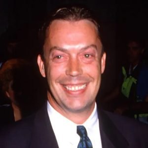 Causa da morte de Tim Curry, ator de ‘Esqueceram de Mim’, é revelada