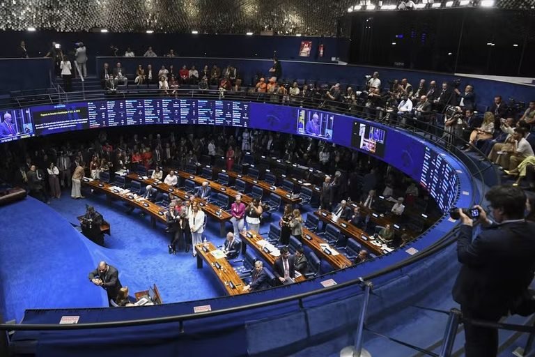 Regra de transição e dois dias de folga: entenda como ficou a proposta que acaba com a escala 6×1