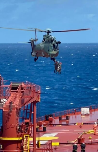 Após queda em navio, tripulante georgiano é resgatado a 130 km da costa de Natal